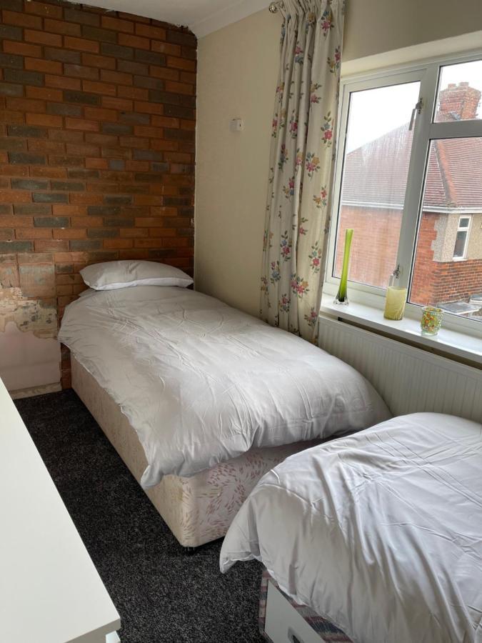 Spacious, Sleeps 17, 3 Bathrooms, Parking, Мансфилд Экстерьер фото
