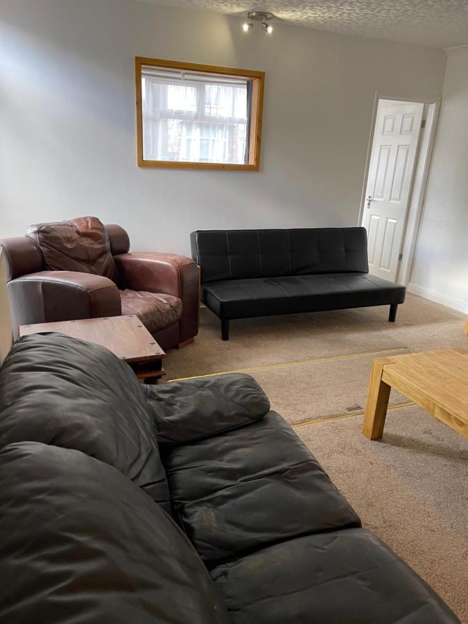 Spacious, Sleeps 17, 3 Bathrooms, Parking, Мансфилд Экстерьер фото