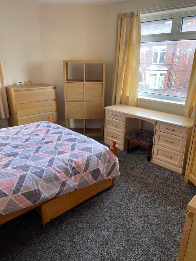 Spacious, Sleeps 17, 3 Bathrooms, Parking, Мансфилд Экстерьер фото