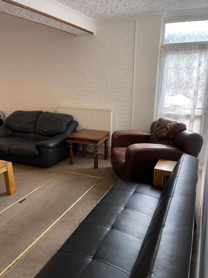 Spacious, Sleeps 17, 3 Bathrooms, Parking, Мансфилд Экстерьер фото