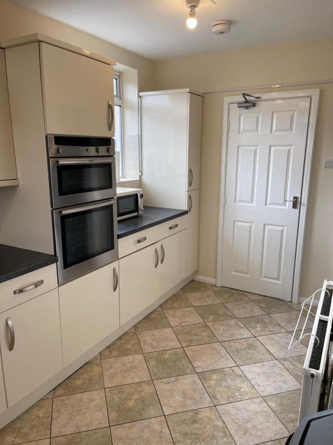 Spacious, Sleeps 17, 3 Bathrooms, Parking, Мансфилд Экстерьер фото
