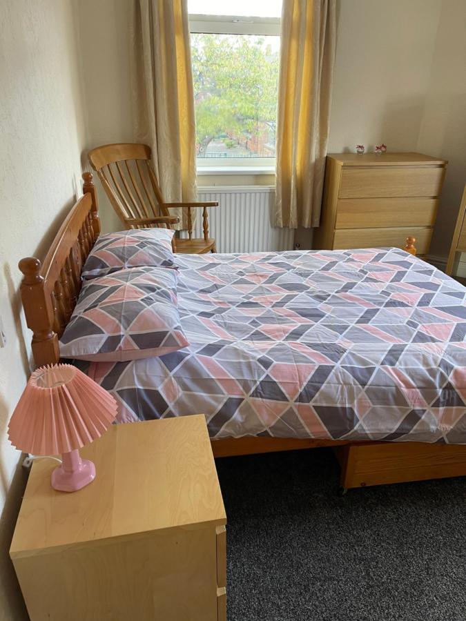 Spacious, Sleeps 17, 3 Bathrooms, Parking, Мансфилд Экстерьер фото