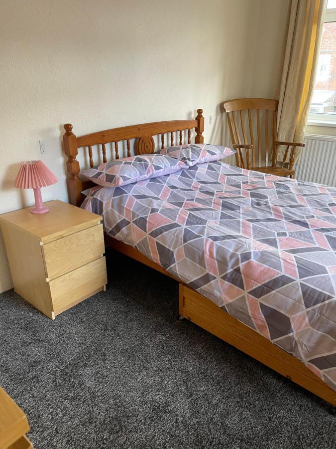 Spacious, Sleeps 17, 3 Bathrooms, Parking, Мансфилд Экстерьер фото