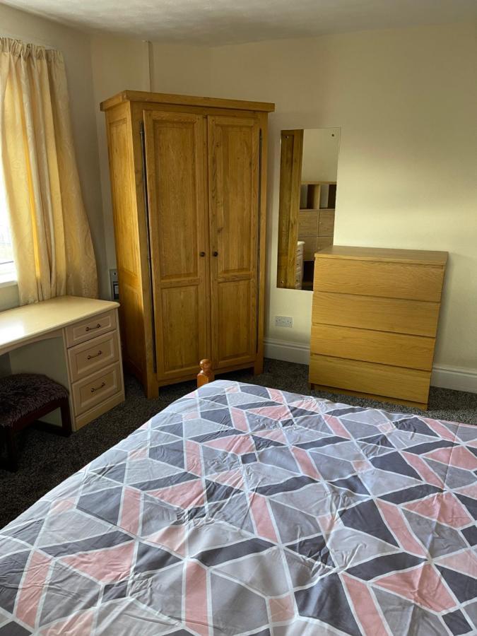 Spacious, Sleeps 17, 3 Bathrooms, Parking, Мансфилд Экстерьер фото