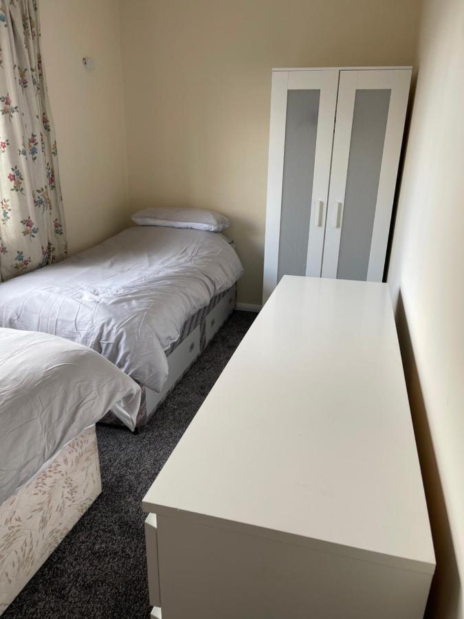 Spacious, Sleeps 17, 3 Bathrooms, Parking, Мансфилд Экстерьер фото