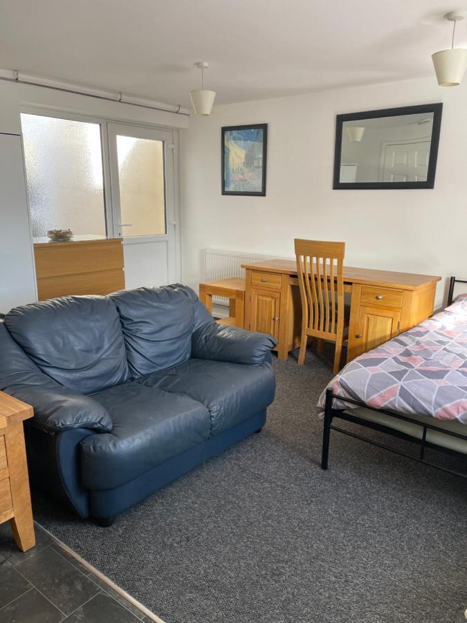 Spacious, Sleeps 17, 3 Bathrooms, Parking, Мансфилд Экстерьер фото