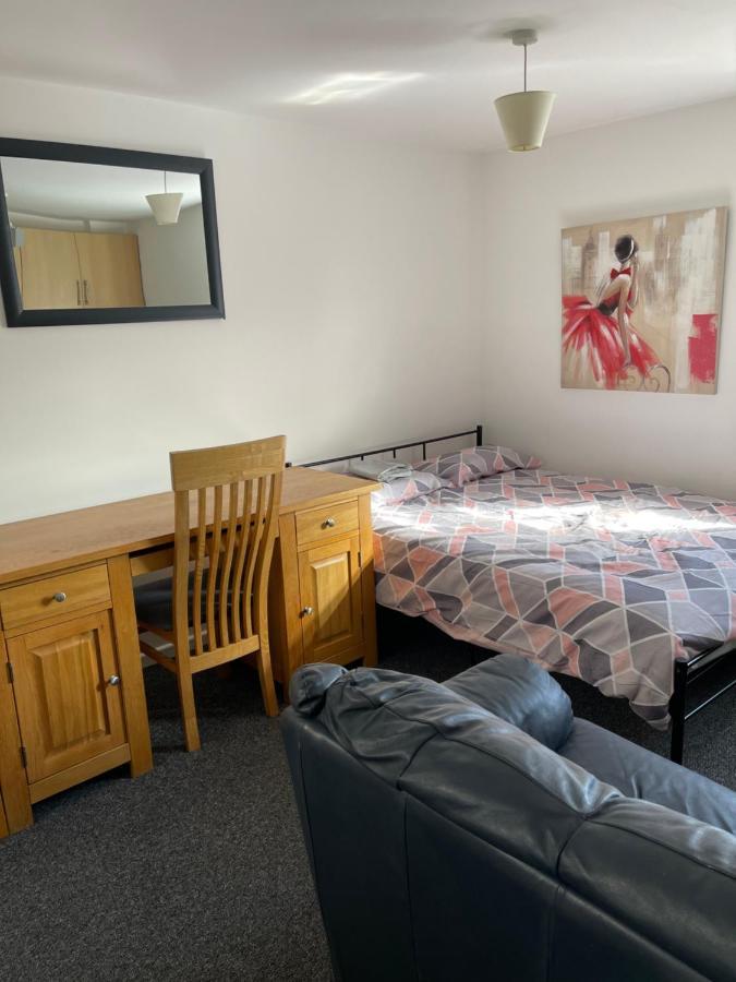 Spacious, Sleeps 17, 3 Bathrooms, Parking, Мансфилд Экстерьер фото