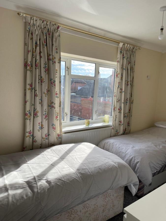 Spacious, Sleeps 17, 3 Bathrooms, Parking, Мансфилд Экстерьер фото