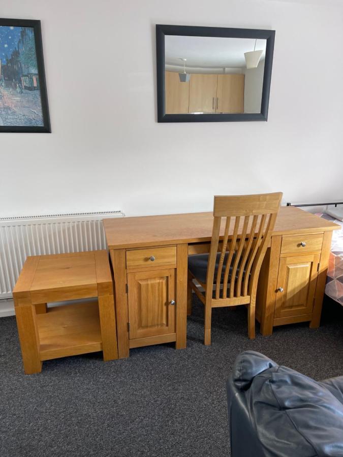 Spacious, Sleeps 17, 3 Bathrooms, Parking, Мансфилд Экстерьер фото