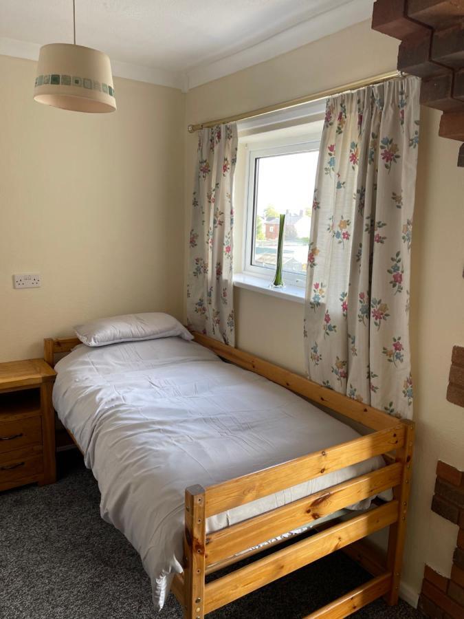 Spacious, Sleeps 17, 3 Bathrooms, Parking, Мансфилд Экстерьер фото