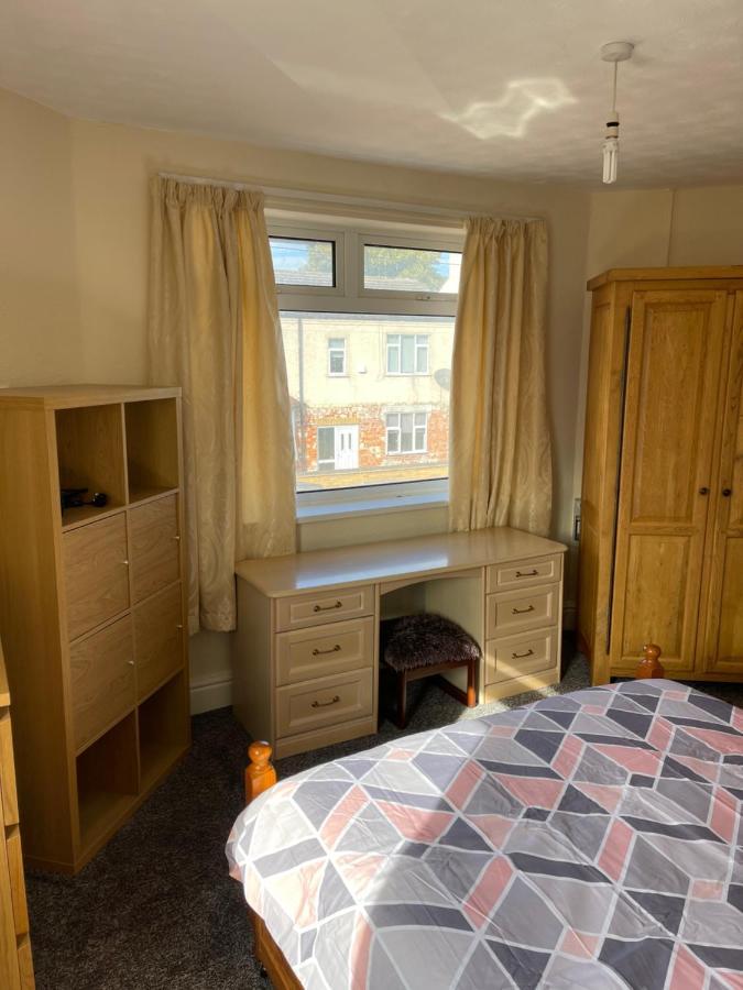 Spacious, Sleeps 17, 3 Bathrooms, Parking, Мансфилд Экстерьер фото